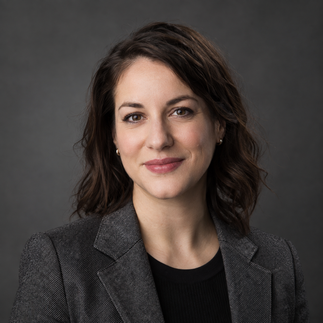 Nora Fields — fiktiv forskningsredaktør
